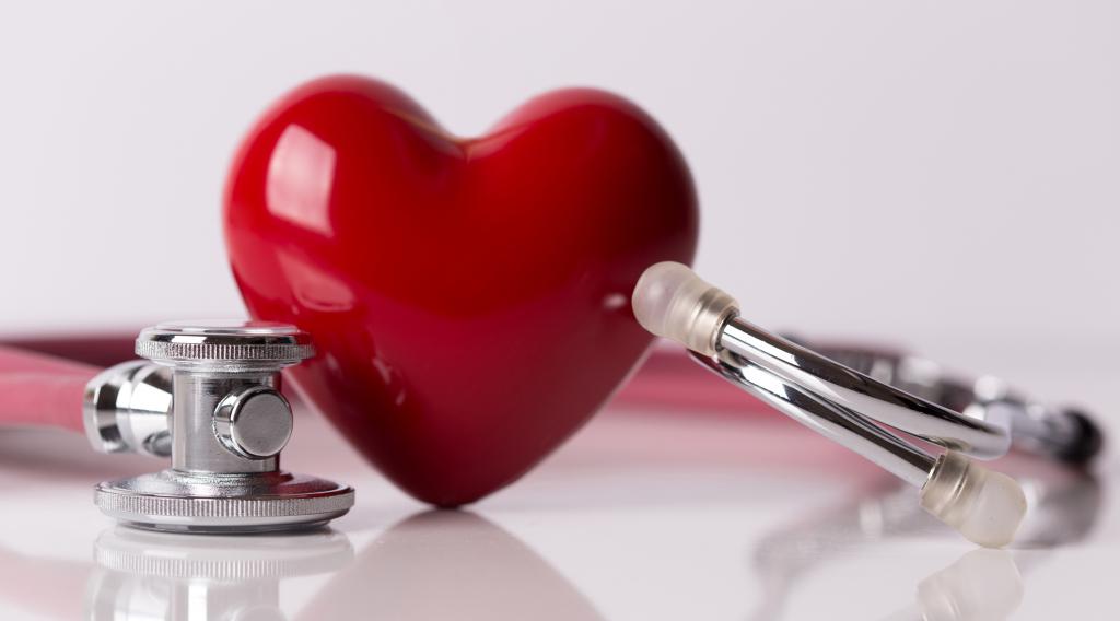 сердце и стетоскоп