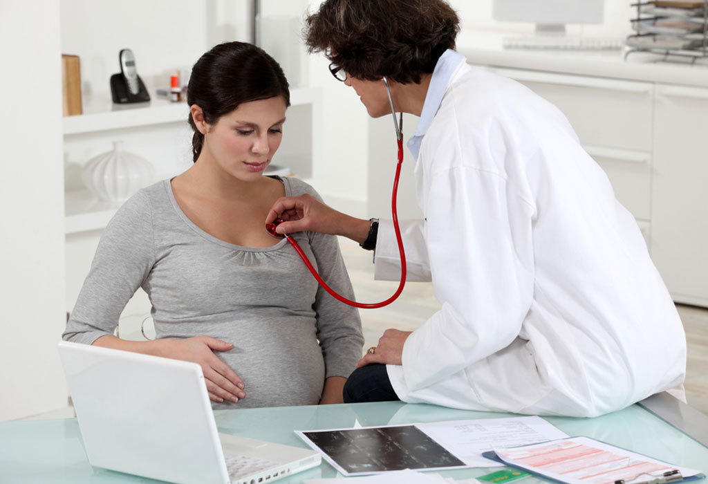 беременная на консультации у врача
